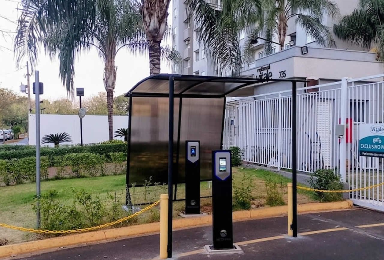 Cobertura Fixa, em policarbonato alveolar, para Totens/Interfones