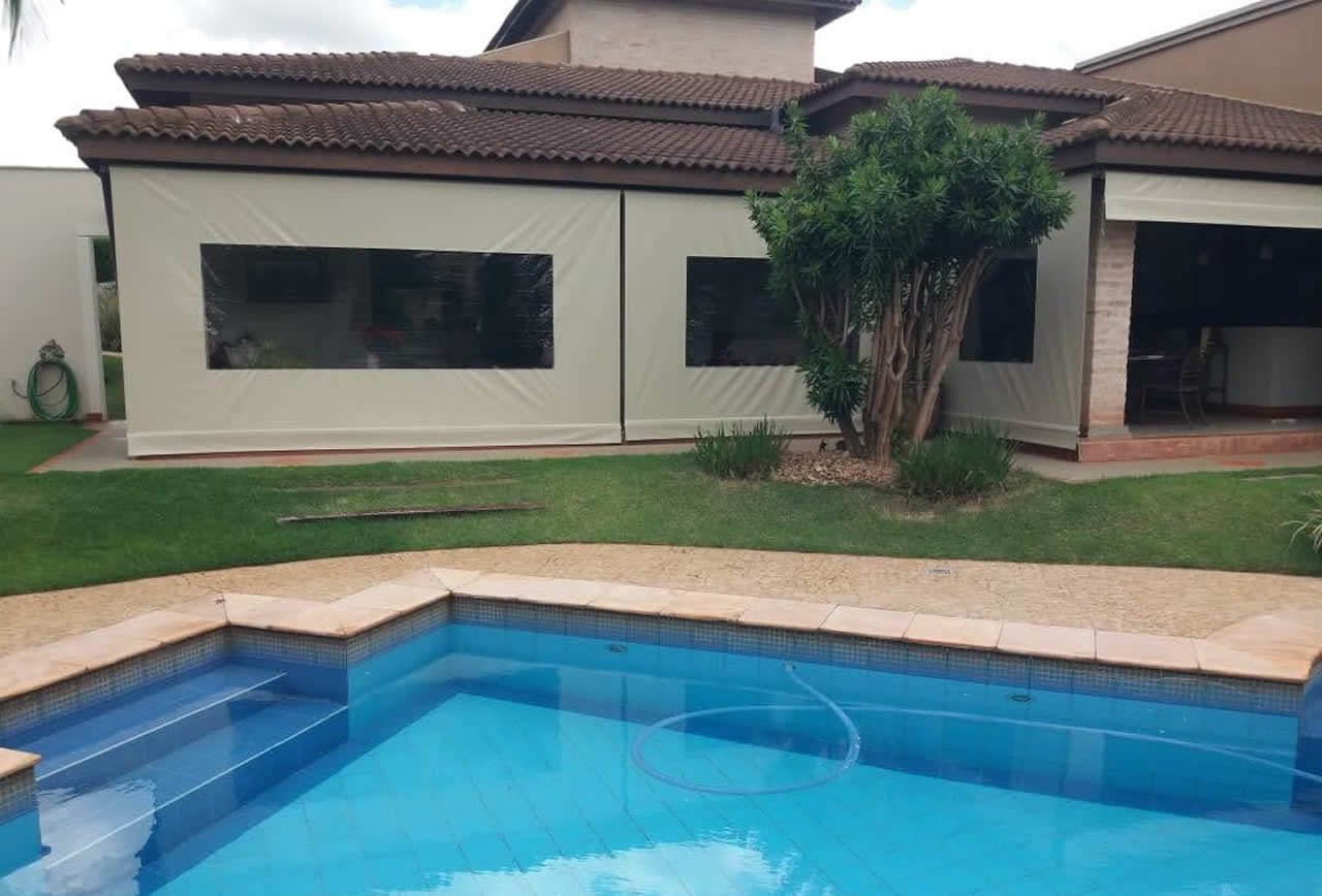 Toldos Cortina Rolo, em lona vinílica, com visor transparente
